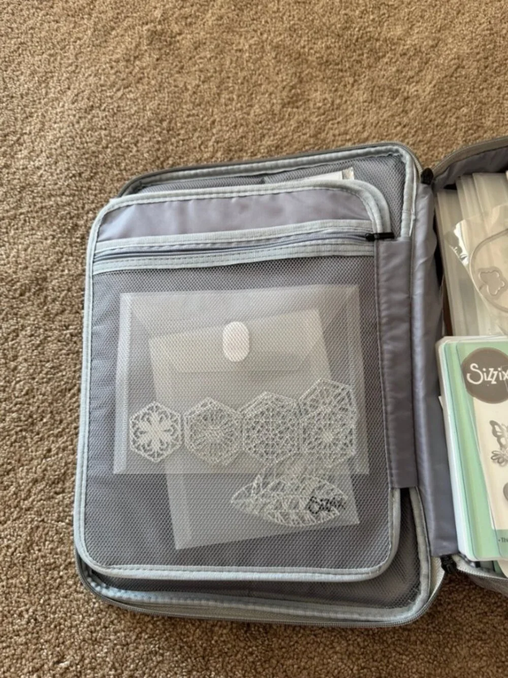 Sizzix Big Shot Foldaway Machine and accessories - Picture 8 of 11